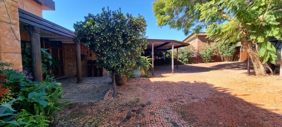 5 Bedroom Property for Sale in Dan Pienaar Free State